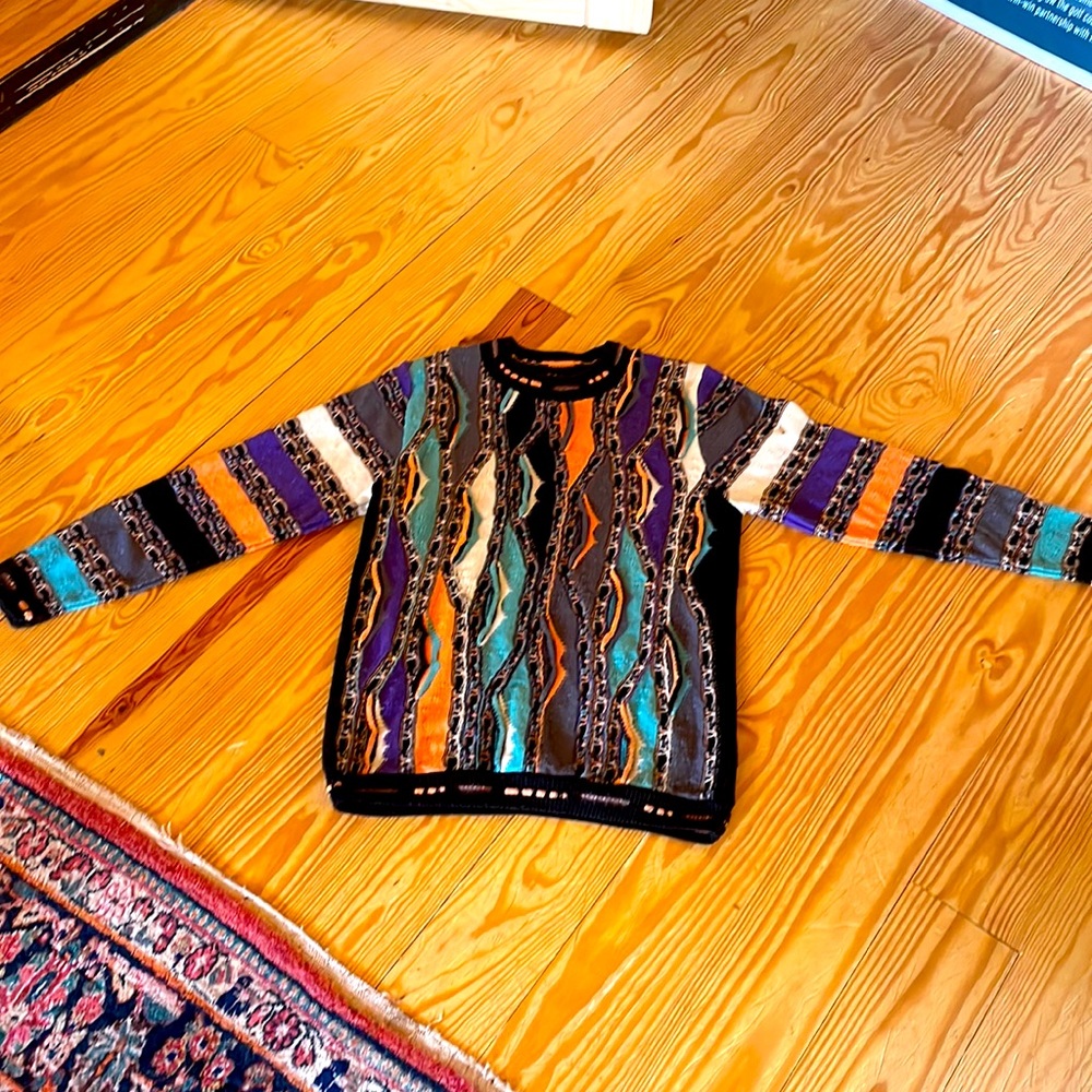 Men’s medium Steve land colorful pullover. Rarely worn, just like new!